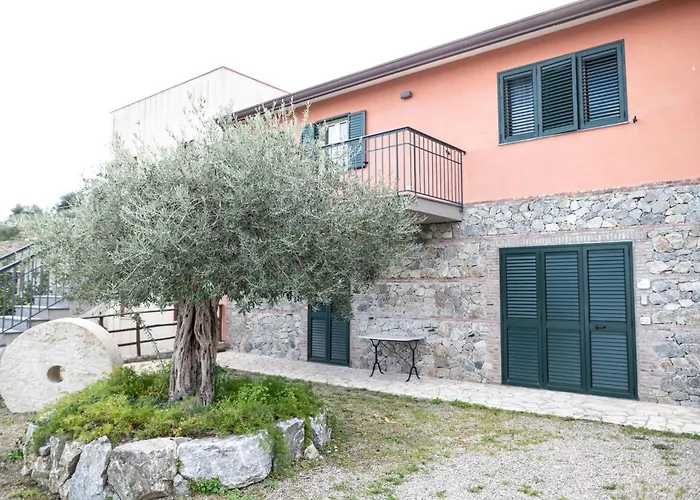 Il Segreto Vista Panoramica sulle Isole Eolie con Piscina, palestra e WiFi