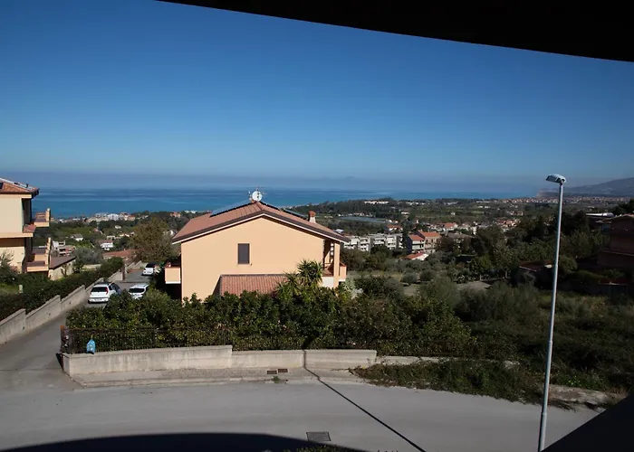 Residence con Piscina e Giardino