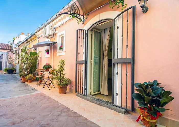 Tropical Holiday House