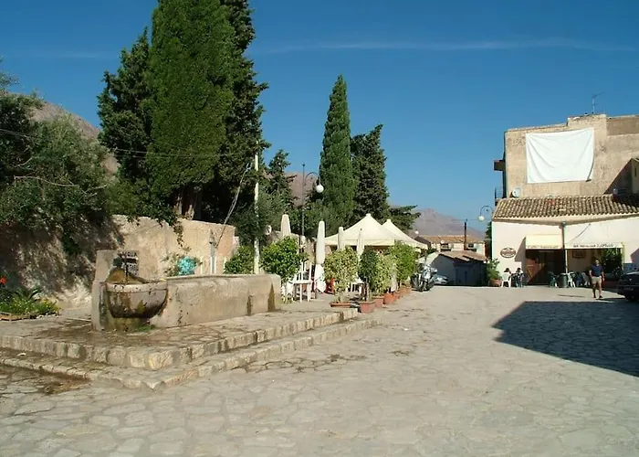 Scopello - Finestra sul cortile