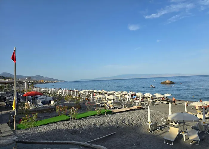Casa La Ferula apt2 vicino al mare e Taormina con balcone