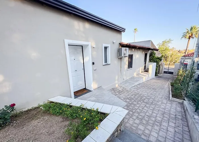 Giandra Rooms And Garden