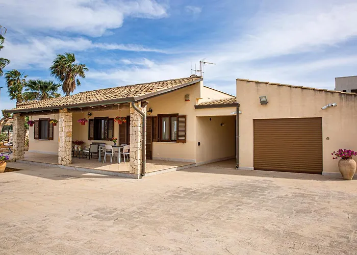 Exclusive Palm House Near The Beach