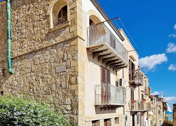 Casa Al Plumbago