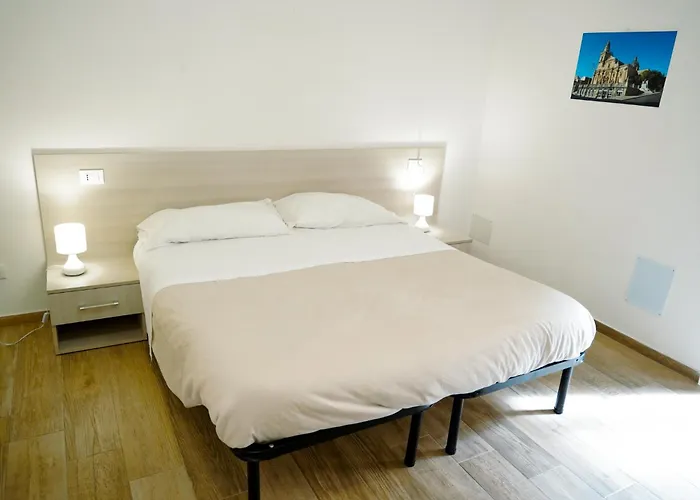 Alex Rooms