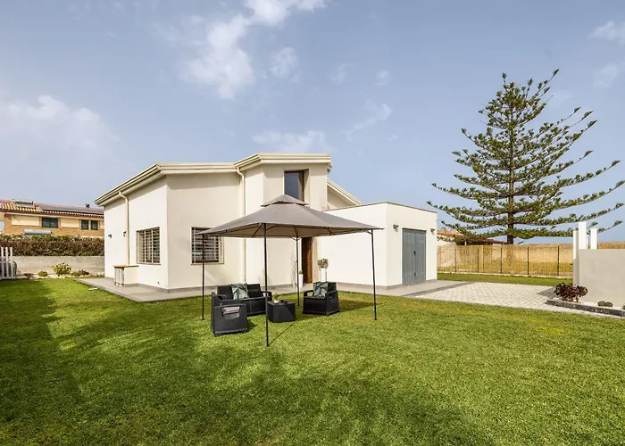 Villa Solea - Family Friendly Beach Villa Near The Sea