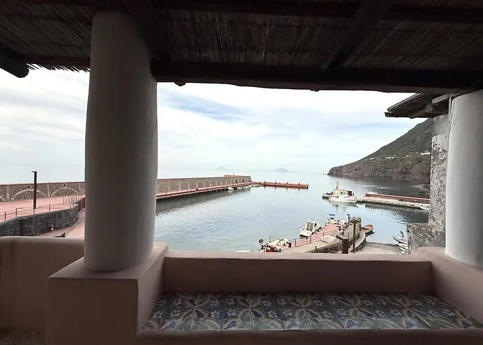 Casa Agave, sul porto di Malfa - Salina