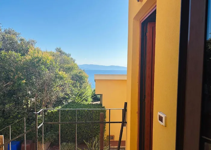 Una Piscina sul Mare Apartment