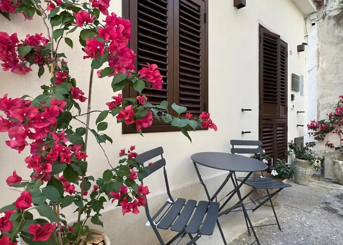 Manenti Holiday House