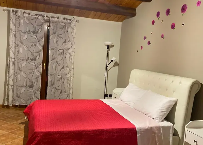 Villa Alicudi - con piscina privata a pochi passi dal mare
