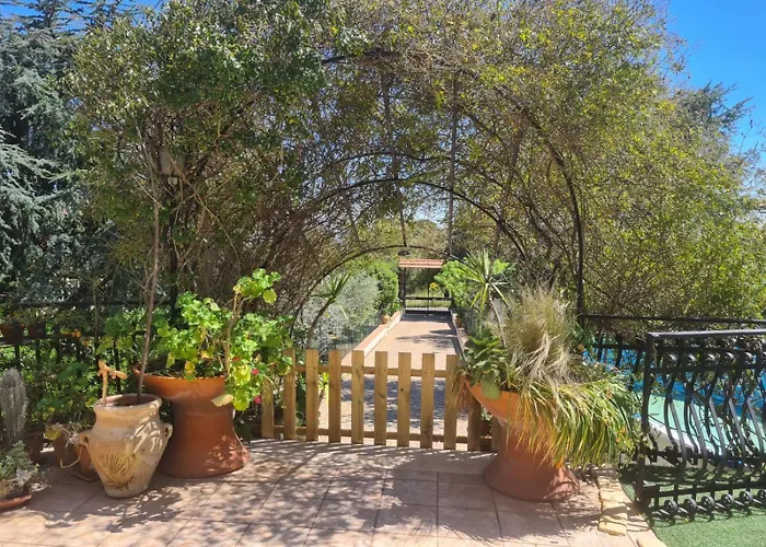 Casa Marchese Etna con Giardino e Piscina a 2 Passi da Nicolosi